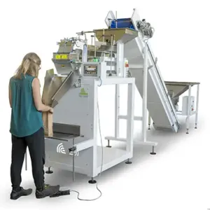 semi-automatic vertical packaging machine by Campagnolo